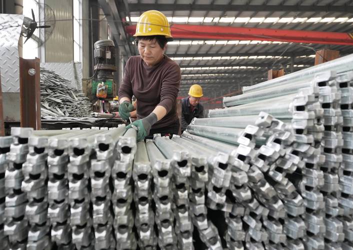 新华社记者 杨世尧 摄10月29日,唐山市海港经济开发区一家铁塔企业的